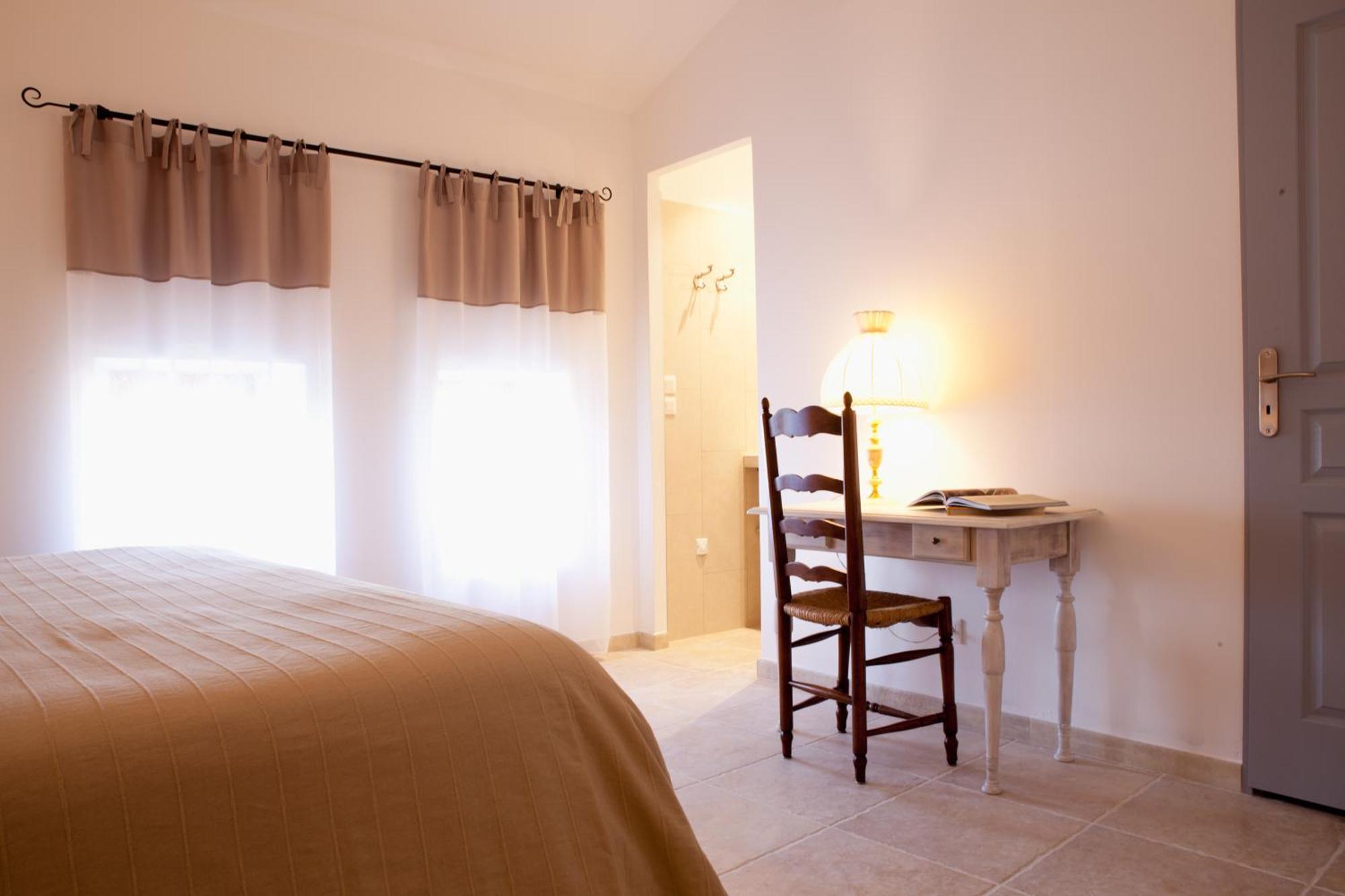 Mas D'Alaure B&B Verquieres Exterior photo